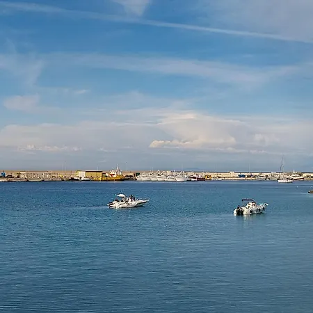 Sunny 50m Dal Mare 3 Da Letto Nyaraló